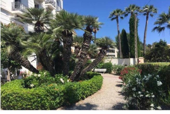 Winter Palace Cannes Exterior photo